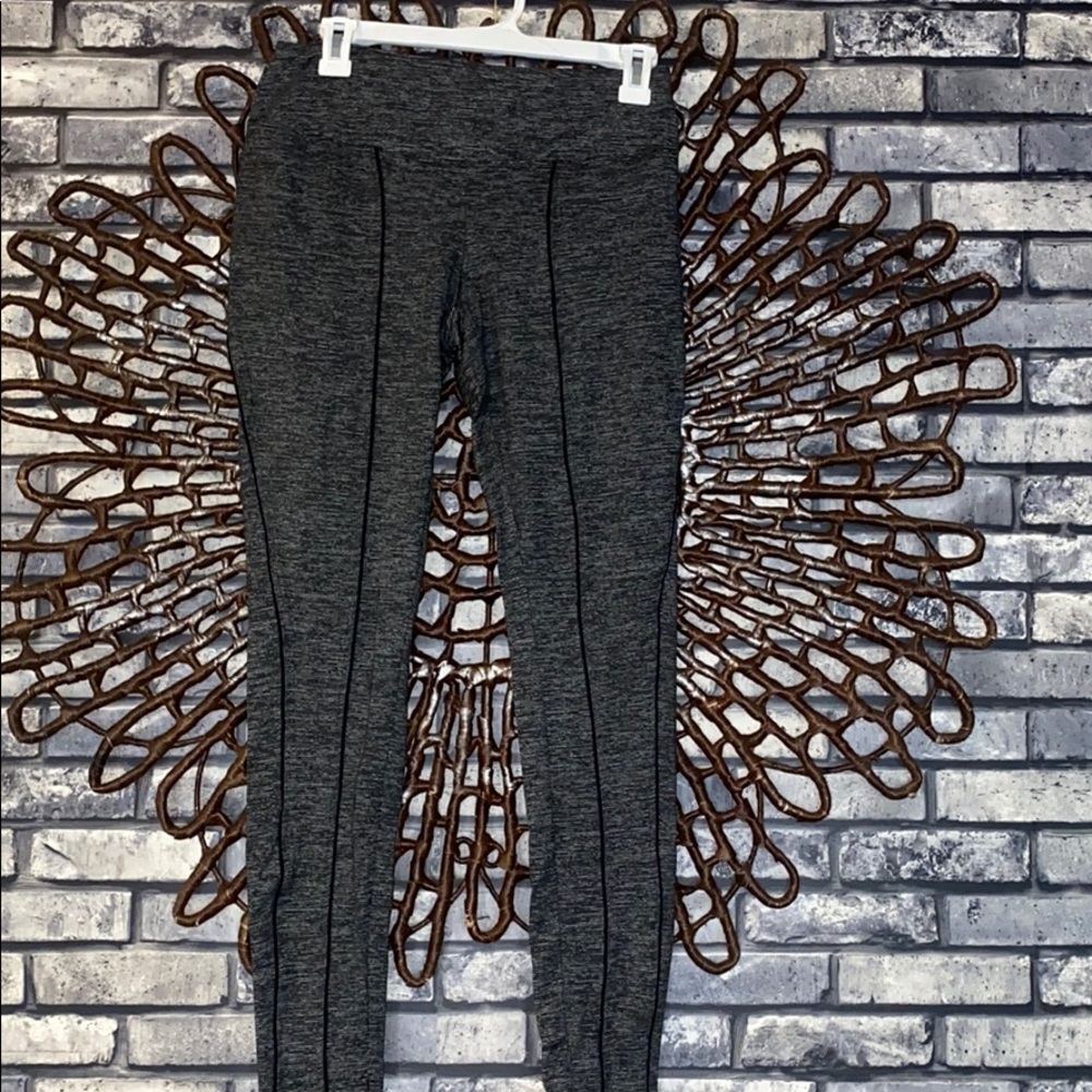 New Vera Wang yoga leggings small striped